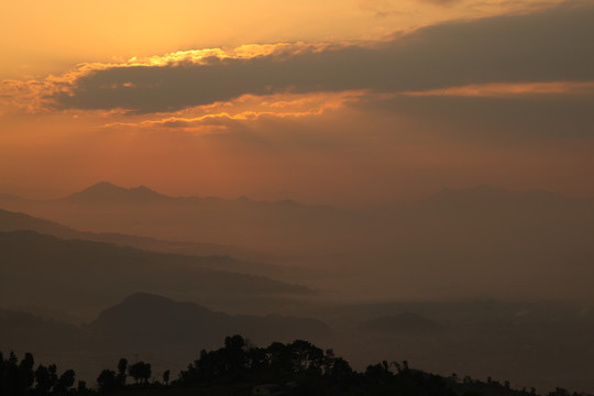 尼泊尔博卡拉的日出