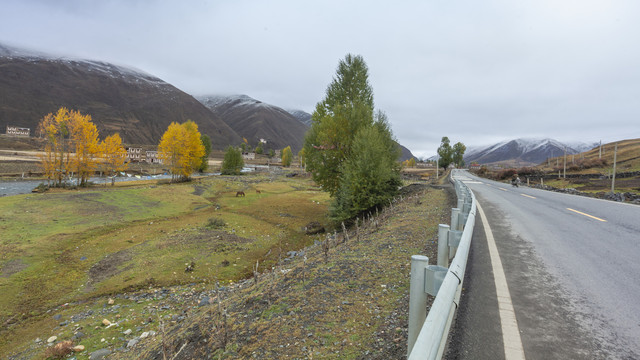 山脉道路藏族民居高原风光