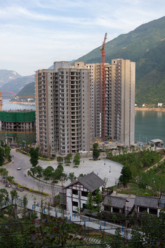 三峡水库之滨的巫山县城江景房