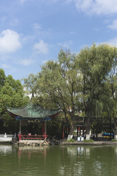 翠湖公园莲华禅院景观