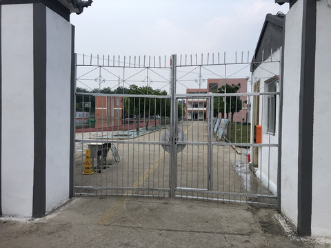 学校校门