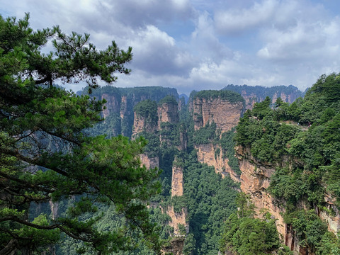 山川与云彩