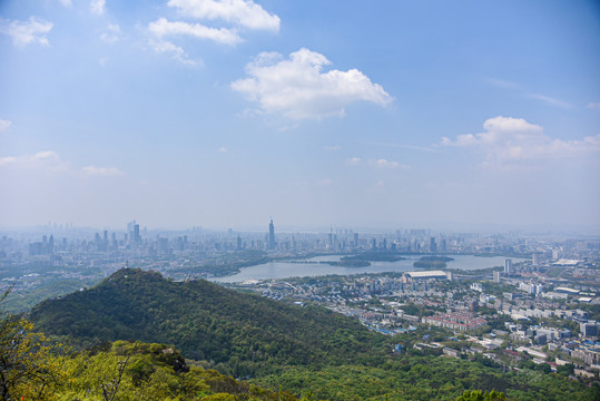 江苏南京紫金山上俯瞰玄武湖风光