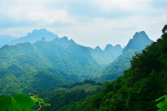 层峦叠嶂