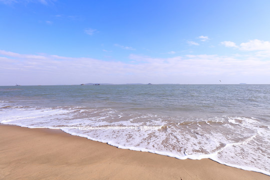 蓝天白云大海沙滩