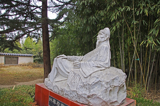 甘肃天水南郭寺杜甫雕像