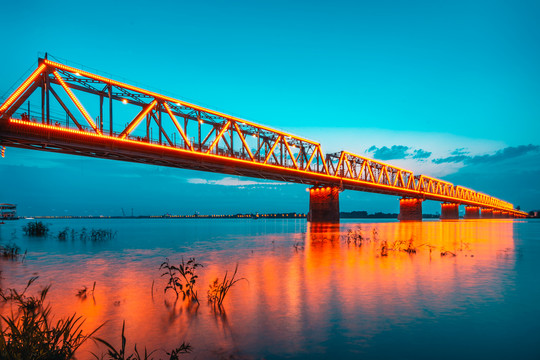 哈尔滨松花江铁路桥夜景