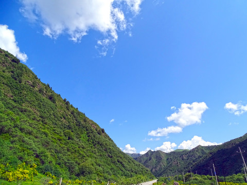 山坡天空