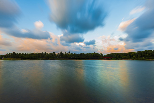 湖泊晚霞风景