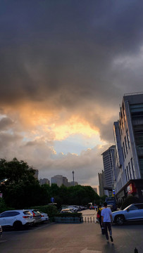 台风烟花来临前的天空