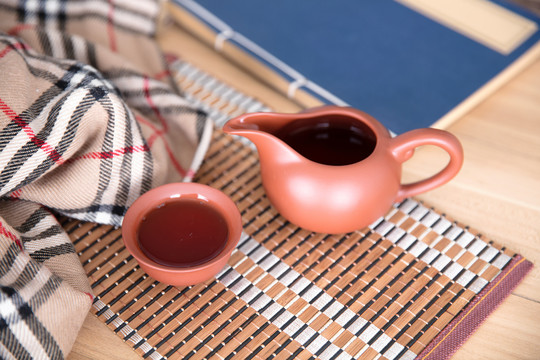 冬季室內飲茶和看書