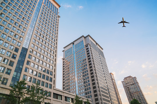 武汉城市建筑天际线和航空交通