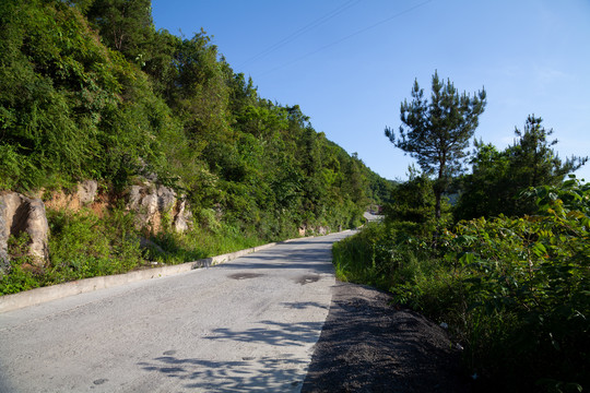 中国西部高山地区乡村公路