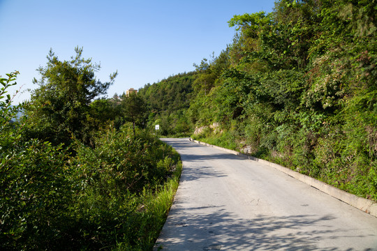 中国西部高山地区乡村公路