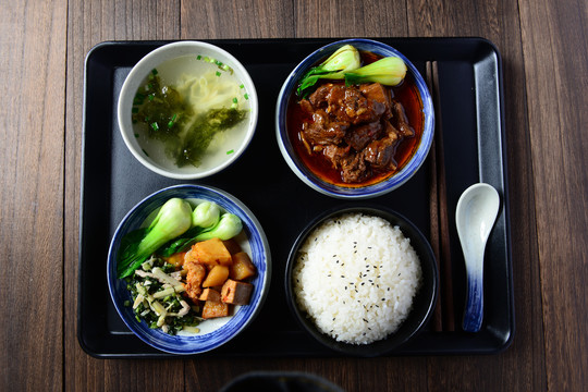 牛腩套餐饭