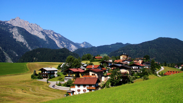 奥地利阿尔卑斯山田园风光