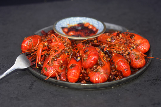 黑背景湘菜麻辣龙虾美食小吃