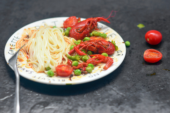 葱香五香龙虾面条面食