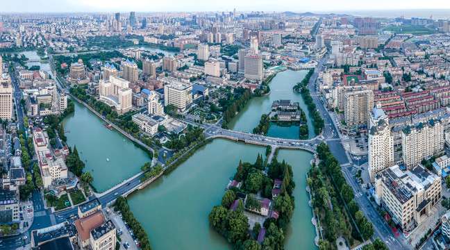 航拍江苏南通城市中心全景