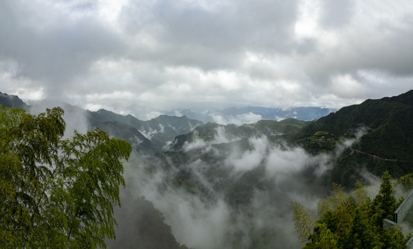 航拍高山云海丽水南尖岩