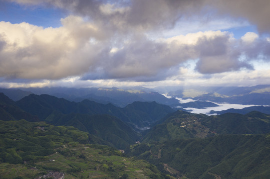 航拍高山云海大峡谷丽水神龙谷