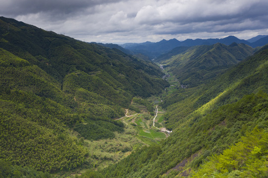 航拍高山云海大峡谷丽水神龙谷