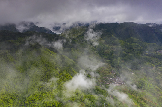 航拍高山森林云海丽水南尖岩景区