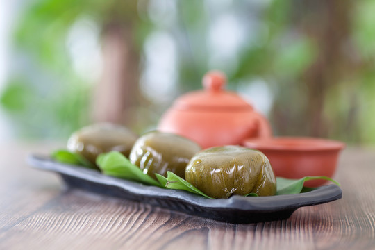 清明节的青团子和茶饮