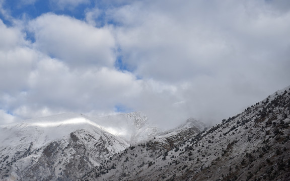 雪山白云