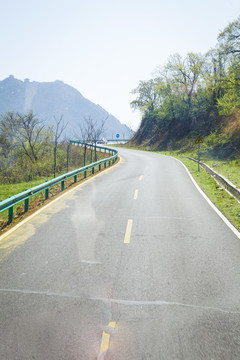 一条盘山公路