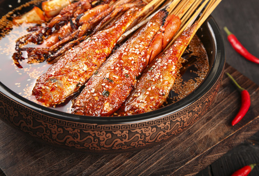 钵钵鸡里泡着黄鱼串