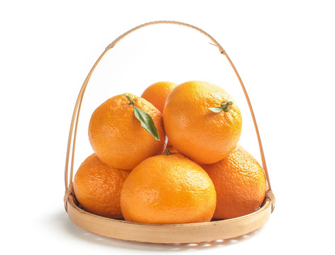 篮子里装着柑橘