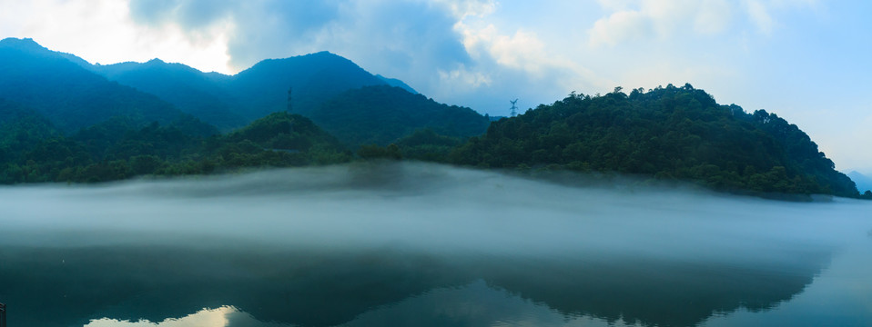 雾漫小东江