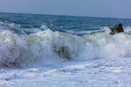 礁石海浪