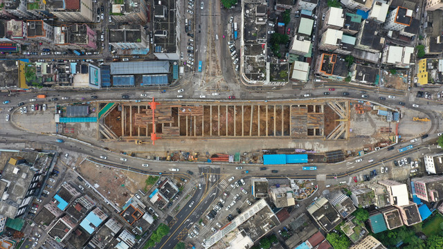 城市地铁线建设施工鸟瞰图