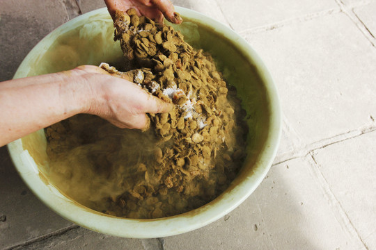 四川传统豆瓣手工制作过程香灰