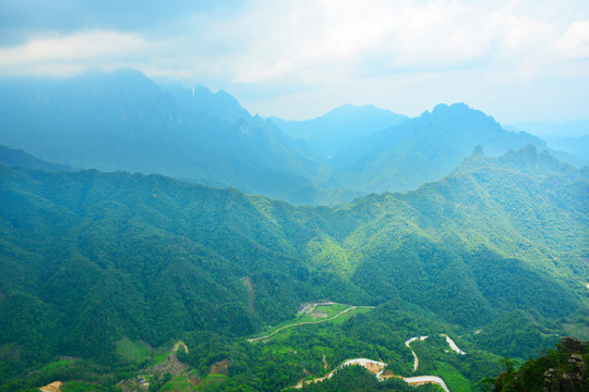 连绵群峰