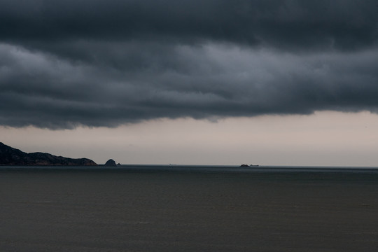 海岛暴风雨