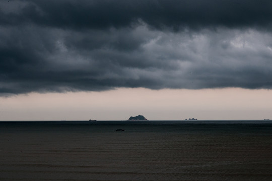 海上暴风雨来临