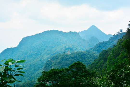 层峦叠嶂