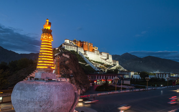 西藏布达拉宫夜景