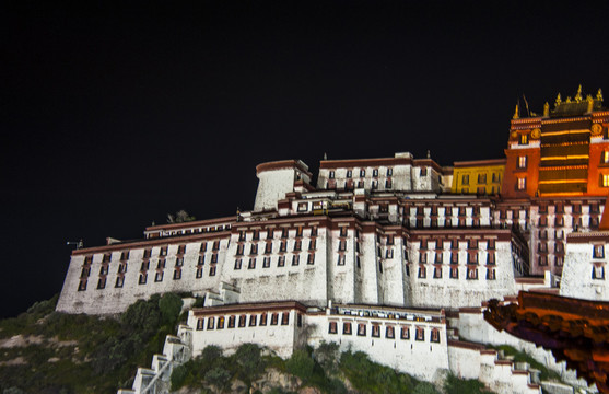西藏布达拉宫夜景