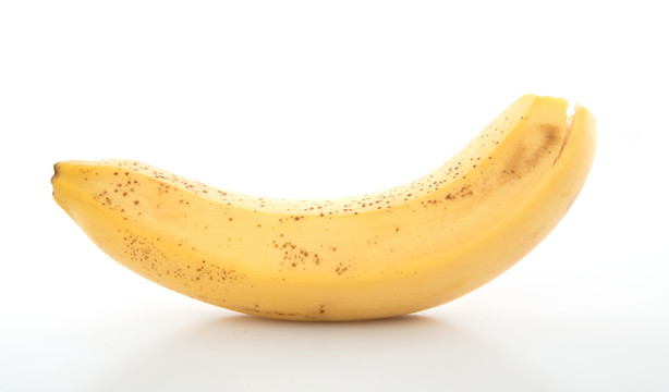 白背景上一个熟透的香蕉