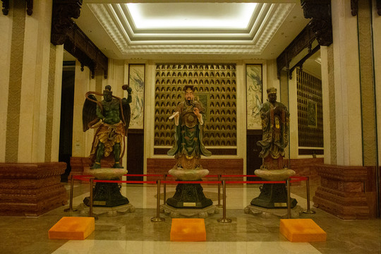 六鼎山佛教人物雕塑