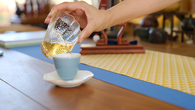 沏茶