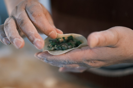 包饺子