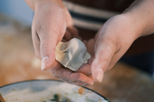 包饺子