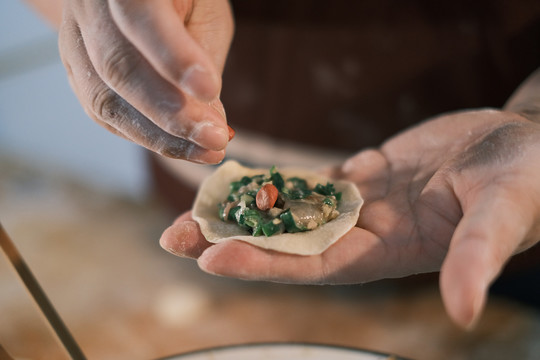 包饺子