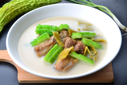 苦瓜排骨湯
