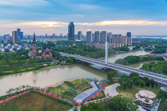 江阴城市建筑天际线和风光全景